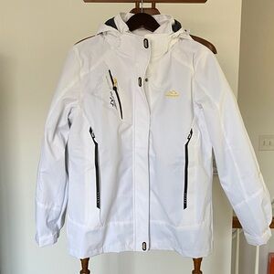 Outdoor Sport Ski/Snowboarding White Hooded Jacket with Black Accents